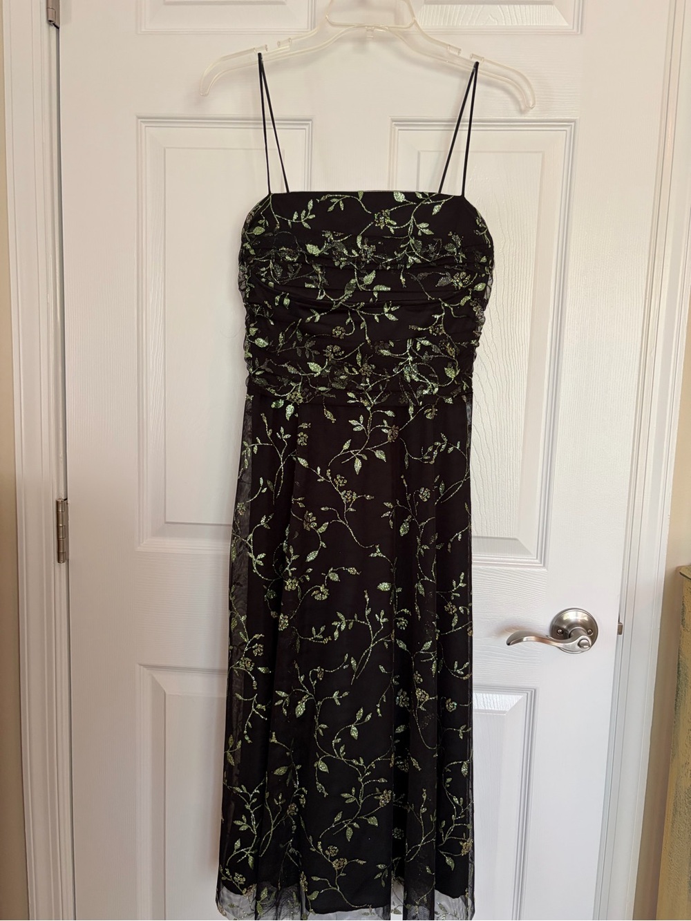 Jessica Howard~Black Spaghetti-Strap Floral Evening Dress